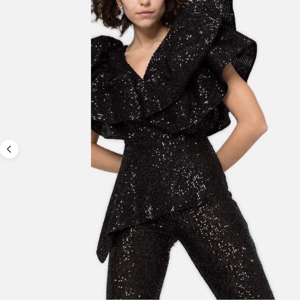 ❤️❤️ Loulou
sequinned ruffled jumpsuit❤️❤️size M